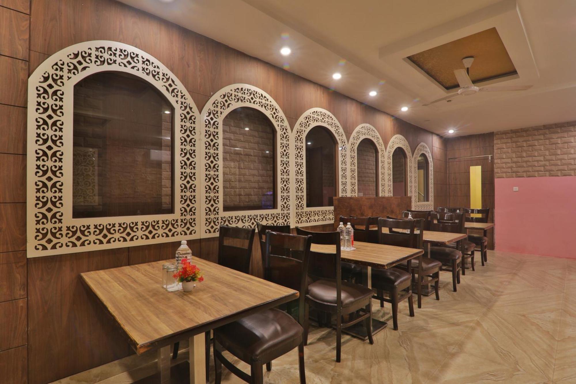 Hotel Janki Inn Sigra 2 Km From Kashi Vishwanath Dham 바라나시 외부 사진
