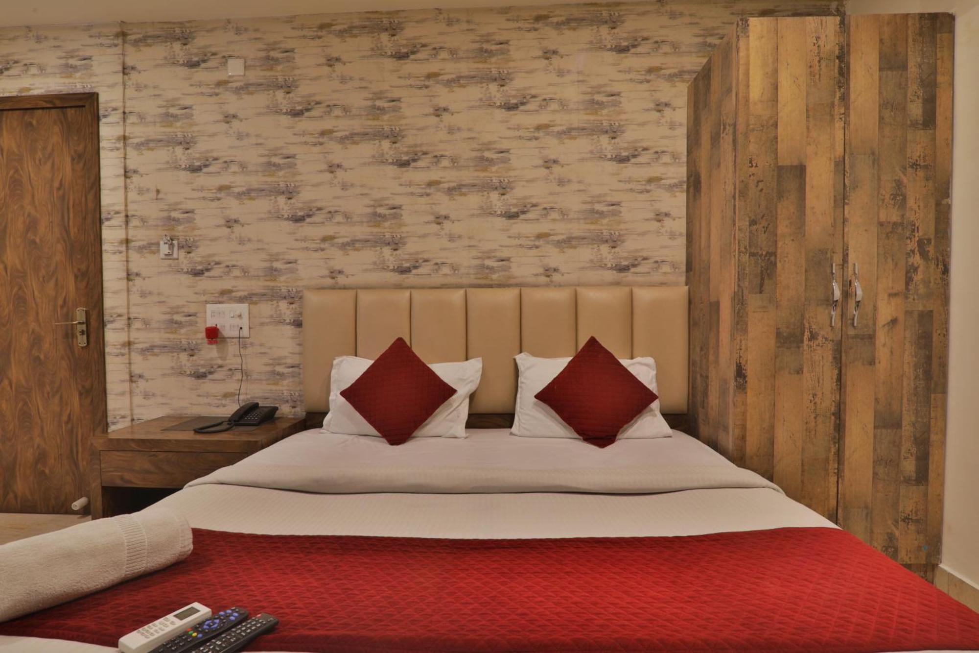 Hotel Janki Inn Sigra 2 Km From Kashi Vishwanath Dham 바라나시 외부 사진