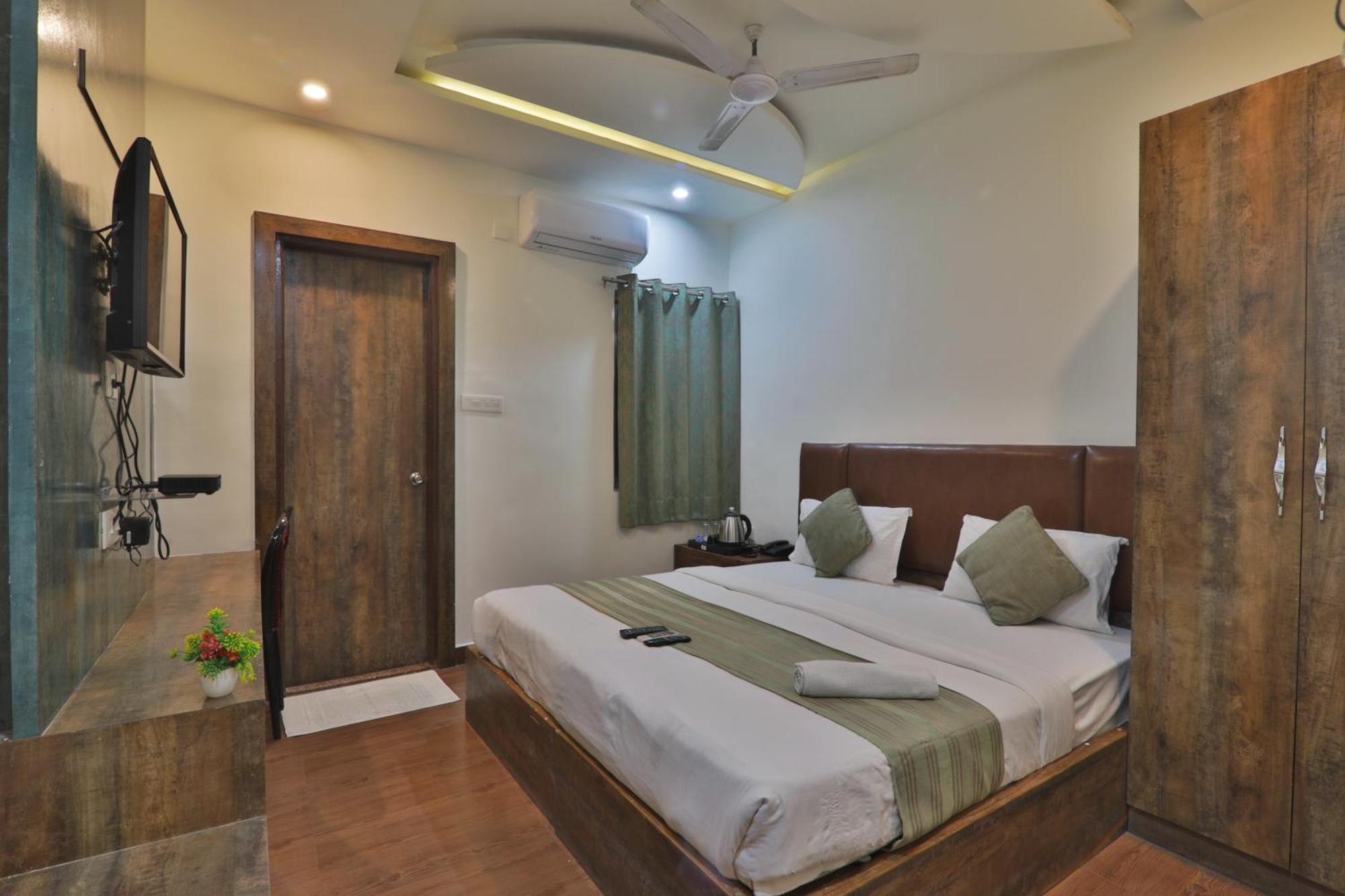 Hotel Janki Inn Sigra 2 Km From Kashi Vishwanath Dham 바라나시 외부 사진